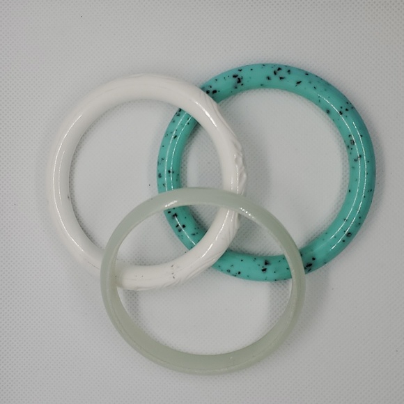 Set of 3 Vintage Lucite Bangles - Picture 2 of 6